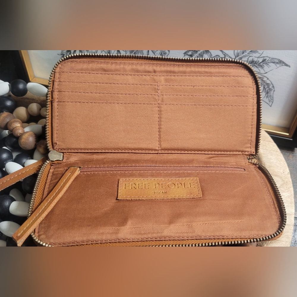FREE PEOPLE Distressed Vegan  Wallet  Wristlet Brown NWOT - Picture 6 of 9